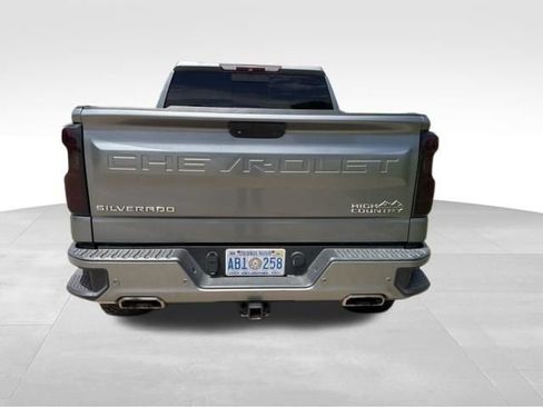 Used 2019 Chevrolet Silverado 1500 High Country w/ Technology Package AWD/4WD image 4