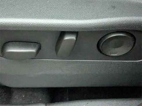 Used 2025 Buick Envision Sport Touring image 21