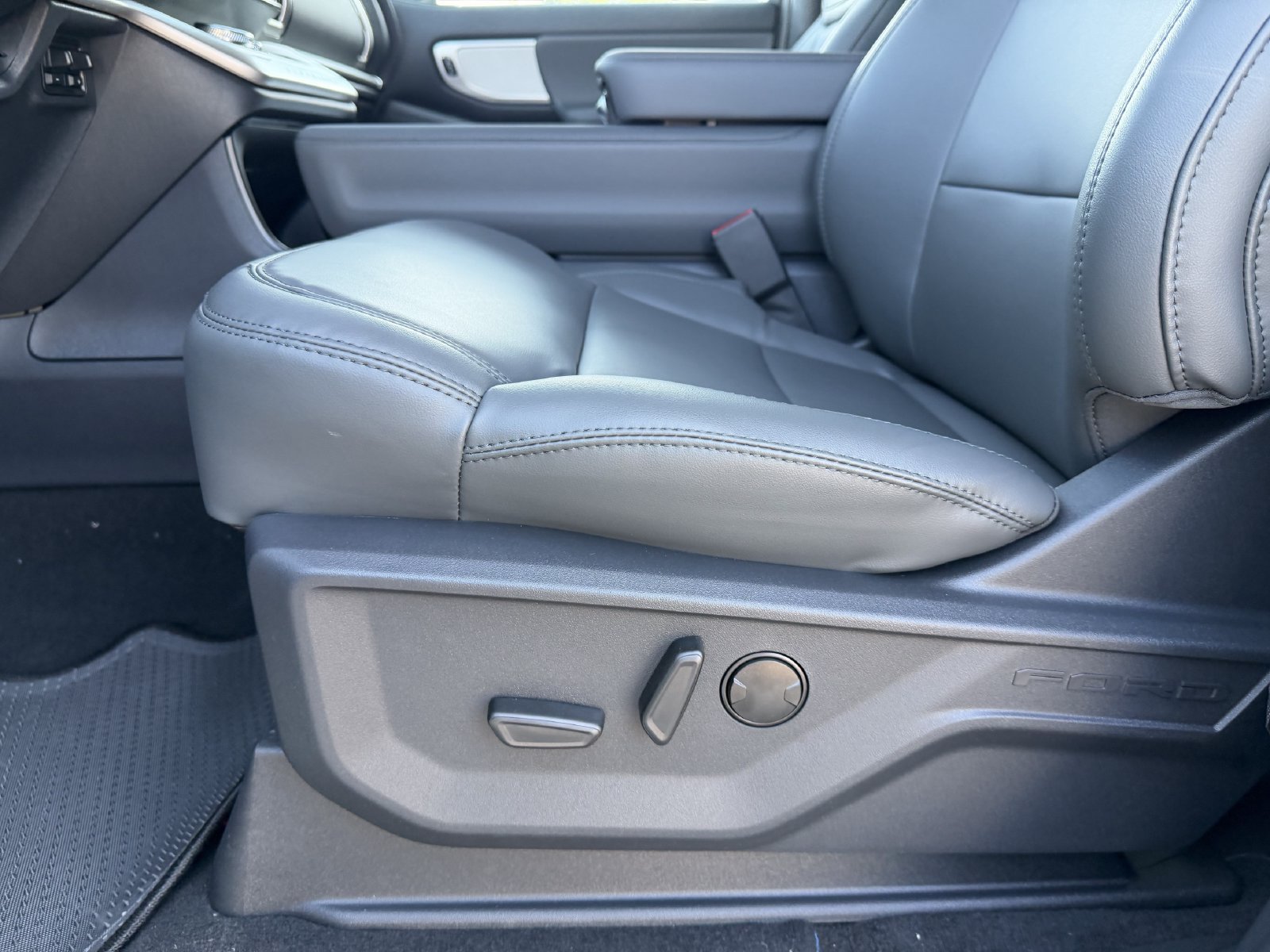 New 2026 Ford Expedition Active RWD image 22