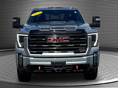 Used 2024 GMC Sierra 2500 AT4 w/ Technology Package AWD/4WD image 2