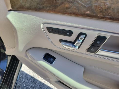 Used 2014 Mercedes-Benz E 350 Sedan image 11