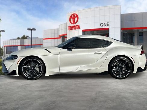 Used 2020 Toyota Supra w/ Driver Assist Package RWD image 9