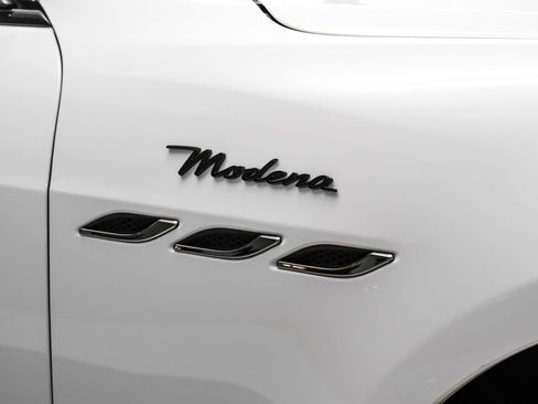 Used 2023 Maserati Ghibli Modena RWD image 52