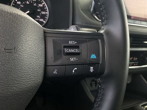 Used 2025 Nissan Rogue SV FWD image 30