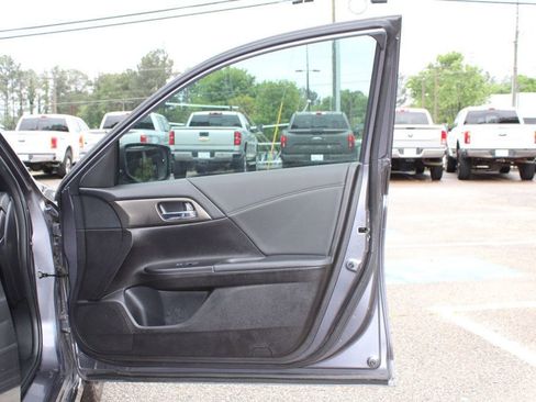 Used 2017 Honda Accord Sport image 26