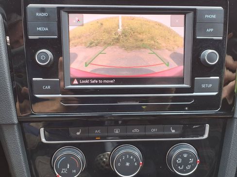 Used 2018 Volkswagen GTI Autobahn FWD image 12