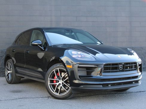 Certified 2023 Porsche Macan S image 8