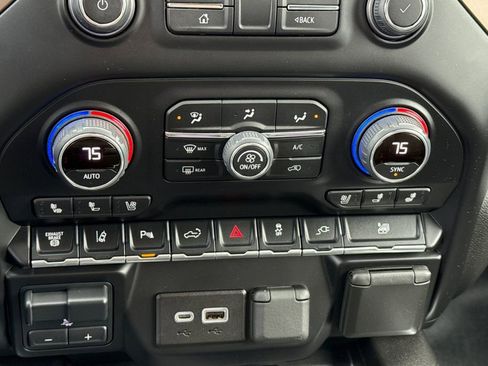 Used 2022 Chevrolet Silverado 3500 High Country image 31