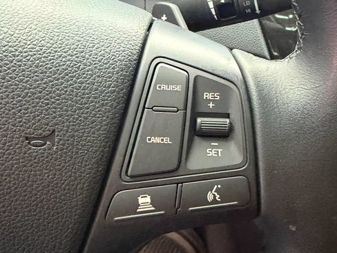 Used 2015 Kia Cadenza Premium w/ Technology Package FWD image 16