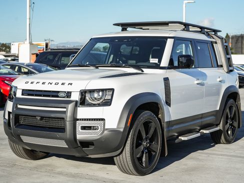 Used 2023 Land Rover Defender 110 S image 3