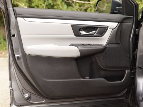 Used 2017 Honda CR-V LX image 18