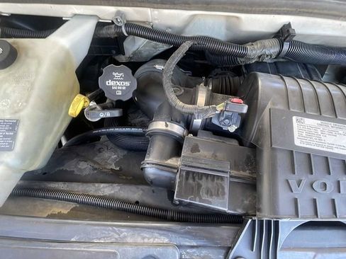 Used 2017 Chevrolet Express 4500 RWD image 11