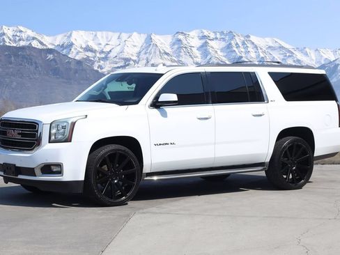 Used 2016 GMC Yukon XL SLT w/ Open Road Package AWD/4WD image 2