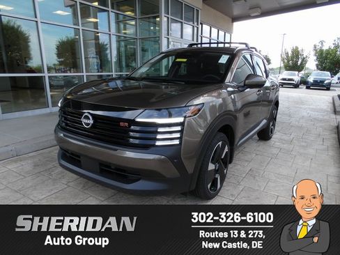 Used 2025 Nissan Kicks SR image 1