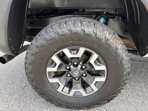 Certified 2021 Toyota Tacoma TRD Off-Road AWD/4WD image 27