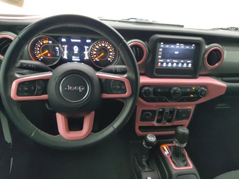 Used 2019 Jeep Wrangler Unlimited Sahara AWD/4WD image 22
