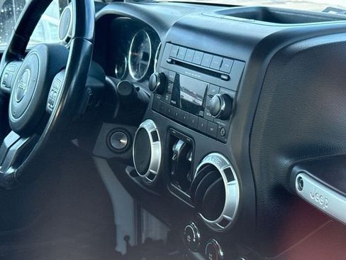 Used 2014 Jeep Wrangler Unlimited Sahara image 14