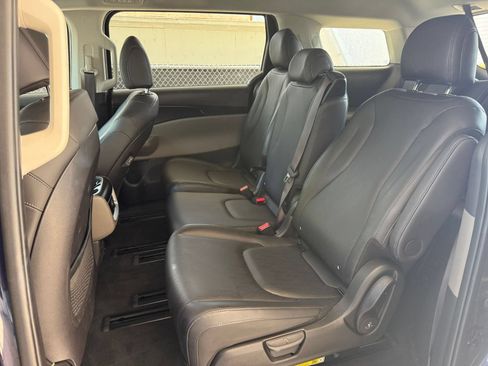 Used 2026 Kia Carnival FWD image 27