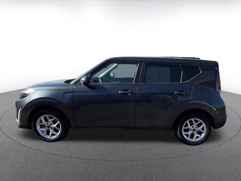 Used 2025 Kia Soul LX w/ LX Technology Package FWD image 9