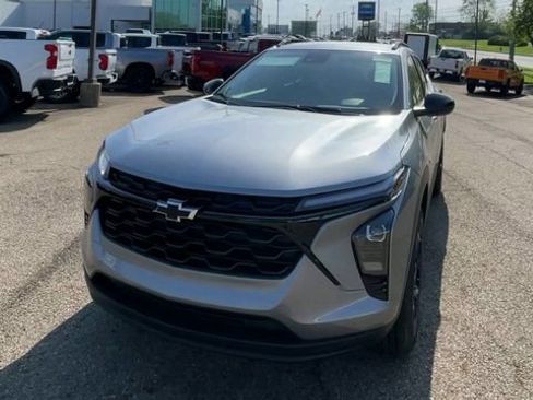 New 2026 Chevrolet Trax LT w/ Driver Confidence Package FWD image 5