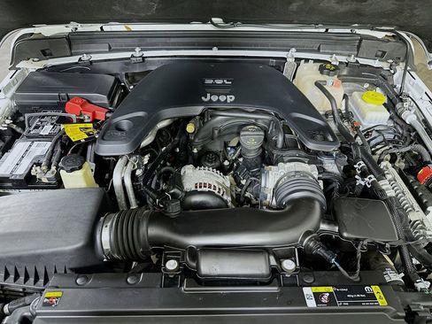 Used 2021 Jeep Wrangler Unlimited Sport AWD/4WD image 9