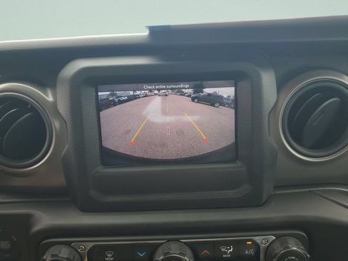Used 2022 Jeep Wrangler Sport AWD/4WD image 18