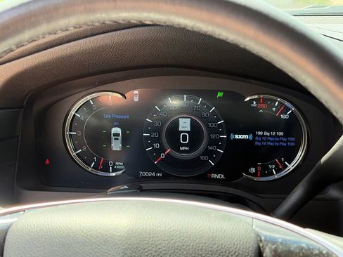 Used 2018 Cadillac Escalade Luxury image 22