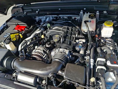 Used 2025 Jeep Gladiator Sport AWD/4WD image 27