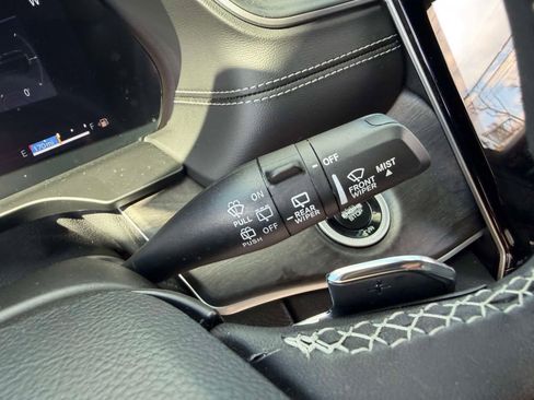 Used 2025 Jeep Grand Cherokee Limited image 29