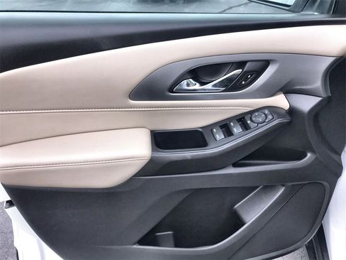 Used 2022 Chevrolet Traverse LS image 13