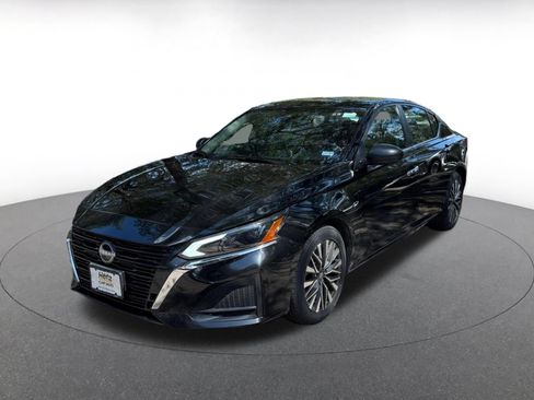 Used 2025 Nissan Altima 2.5 SV FWD image 4