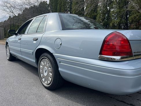 Used 2004 Ford Crown Victoria image 79