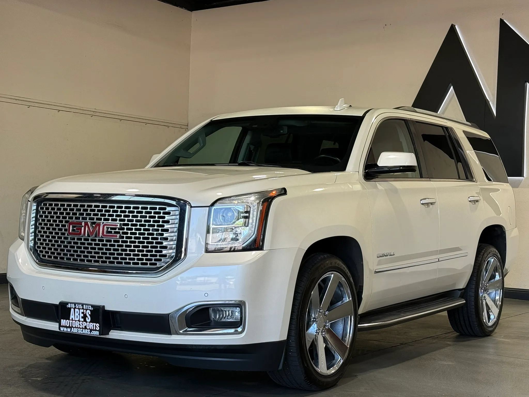 Used 2015 GMC Yukon Denali w/ Open Road Package AWD/4WD image 1