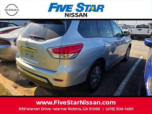 Used 2015 Nissan Pathfinder SV FWD image 12