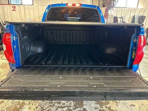 Certified 2018 Toyota Tundra SR5 w/ SR5 Upgrade Package AWD/4WD image 17