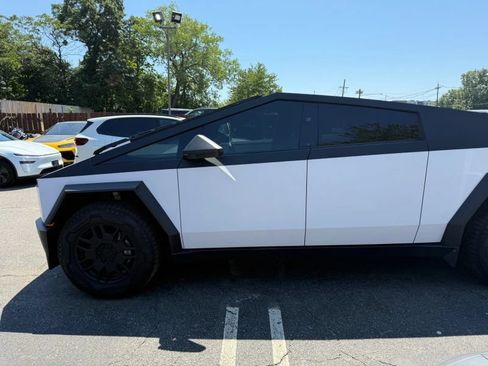 Used 2024 Tesla Cybertruck AWD Crew Cab image 2