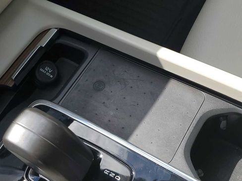 Used 2022 Volvo XC60 T8 Inscription Expression w/ Advanced Package image 31