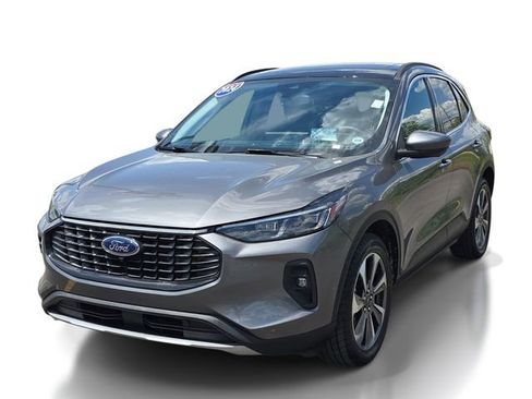 Certified 2024 Ford Escape Platinum w/ Premium Technology Package AWD/4WD image 2