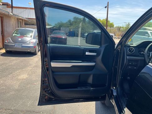 Used 2014 Toyota Tundra SR5 w/ SR5 Upgrade Package AWD/4WD image 28