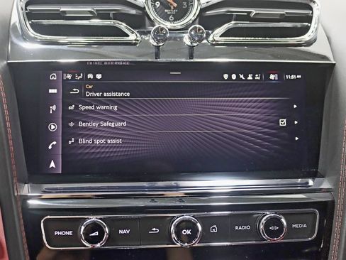 Used 2023 Bentley Bentayga AWD/4WD image 22
