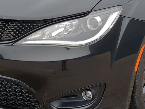 Certified 2019 Chrysler Pacifica Limited w/ S Appearance Package image 18