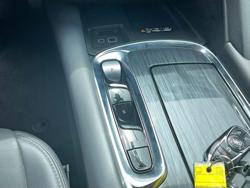 Used 2024 Buick Enclave Premium AWD/4WD image 17