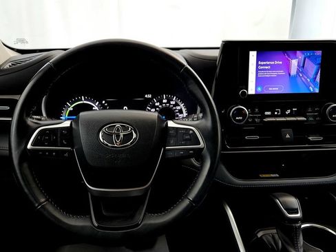 Used 2023 Toyota Highlander XLE AWD/4WD image 29
