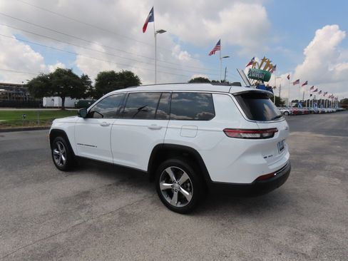 Used 2022 Jeep Grand Cherokee L Limited AWD/4WD image 17