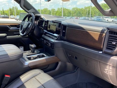 Used 2023 Chevrolet Silverado 1500 High Country w/ High Country Premium Package AWD/4WD image 30