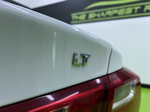 Used 2018 Chevrolet Malibu LT FWD image 14