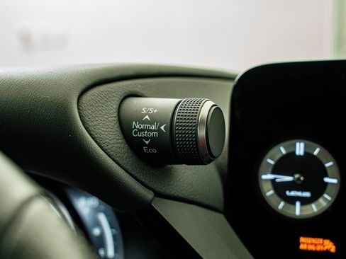 Certified 2024 Lexus ES 350 F Sport w/ Accessory Package (Z2) image 27