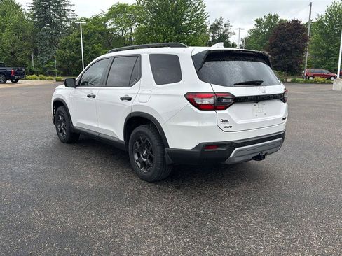Used 2025 Honda Pilot TrailSport image 5