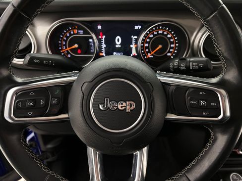 Used 2018 Jeep Wrangler Unlimited Sahara image 16