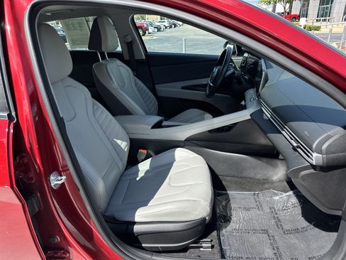Used 2025 Hyundai Elantra Limited FWD image 33